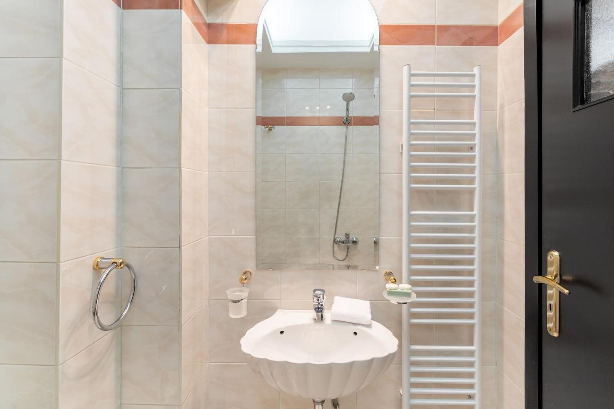 Fresh Detailed Stylish Apartment At Acropolis Athens Luaran gambar