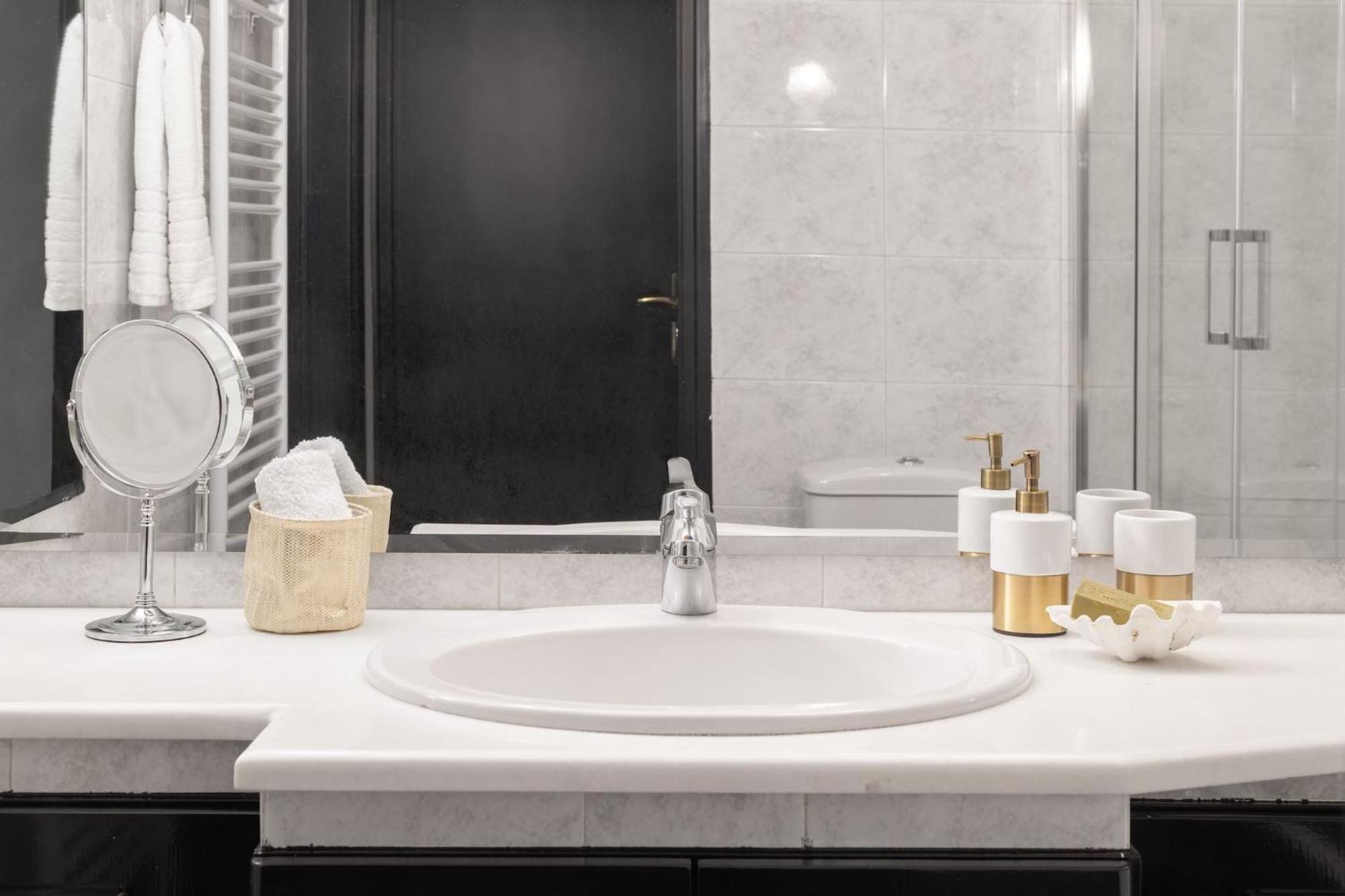 Fresh Detailed Stylish Apartment At Acropolis Athens Luaran gambar